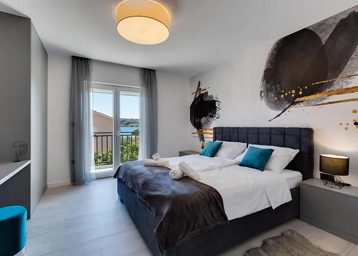 Apartment By The Sea