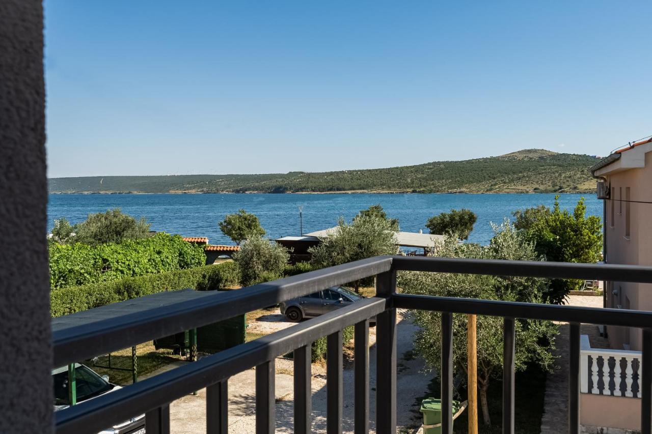 By The Sea Apartment Posedarje