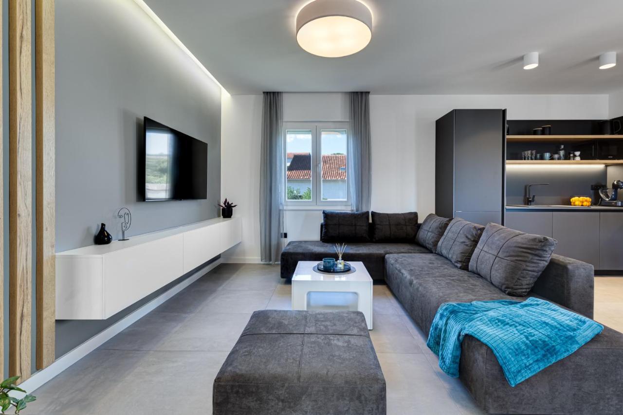 Apartment By The Sea Posedarje