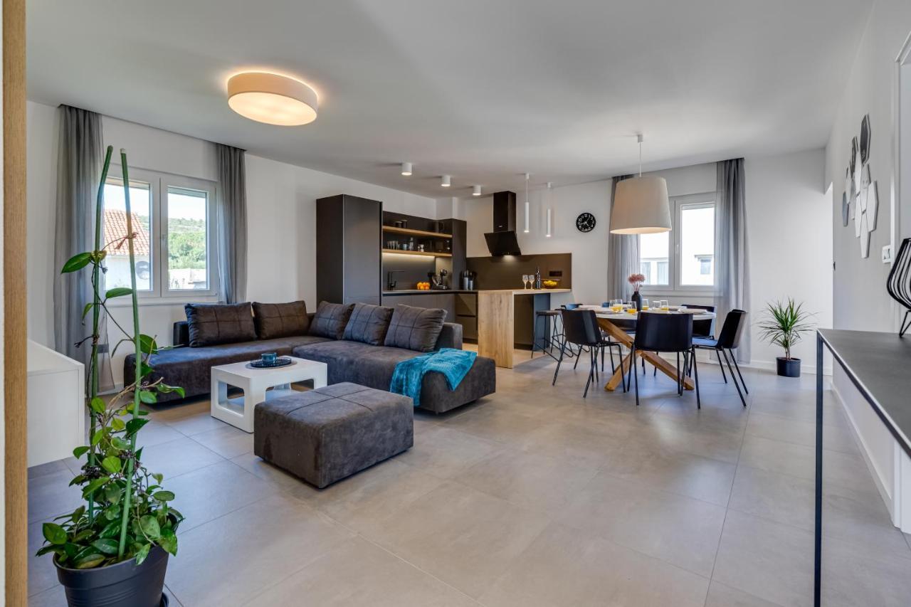 Apartment By The Sea Posedarje